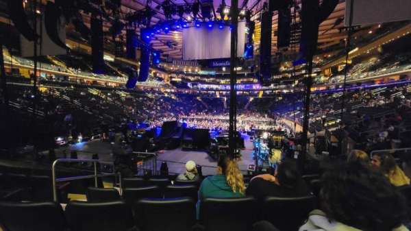 Madison Square Garden, section: 113, row: 11, seat: 4