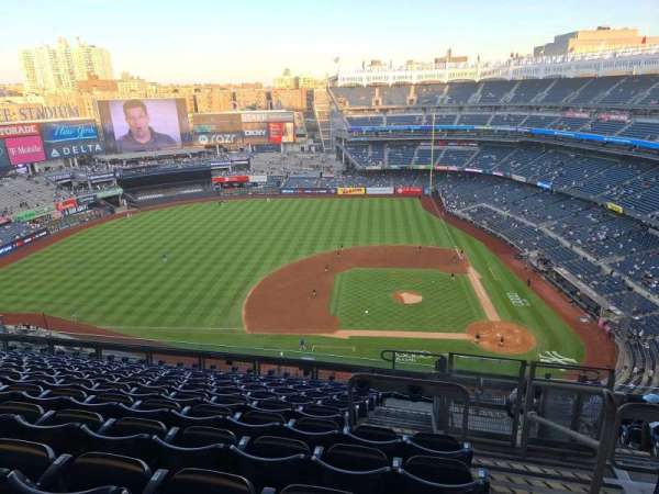 Yankee Stadium, section: 424, row: 11, seat: 1
