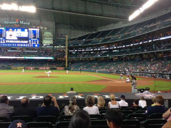 Daikin Park, section: 114, row: 13, seat: 9