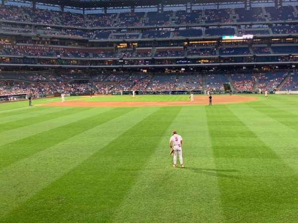 Citizens Bank Park, section: 104, row: 1, seat: 11