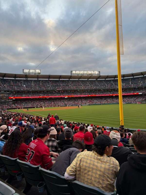 Angel Stadium, section: 133, row: R, seat: 18