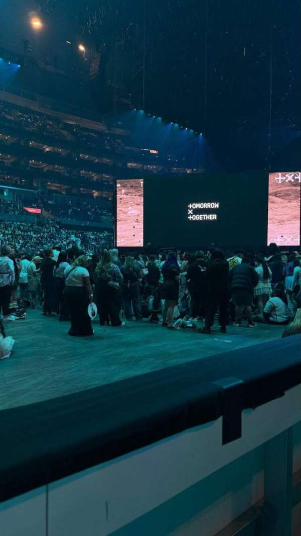 Crypto.com Arena, section: 102, row: 1, seat: 18