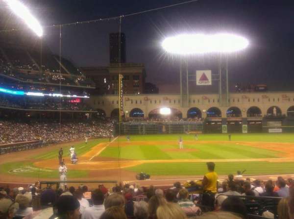 Daikin Park, section: 122, row: 21, seat: 22