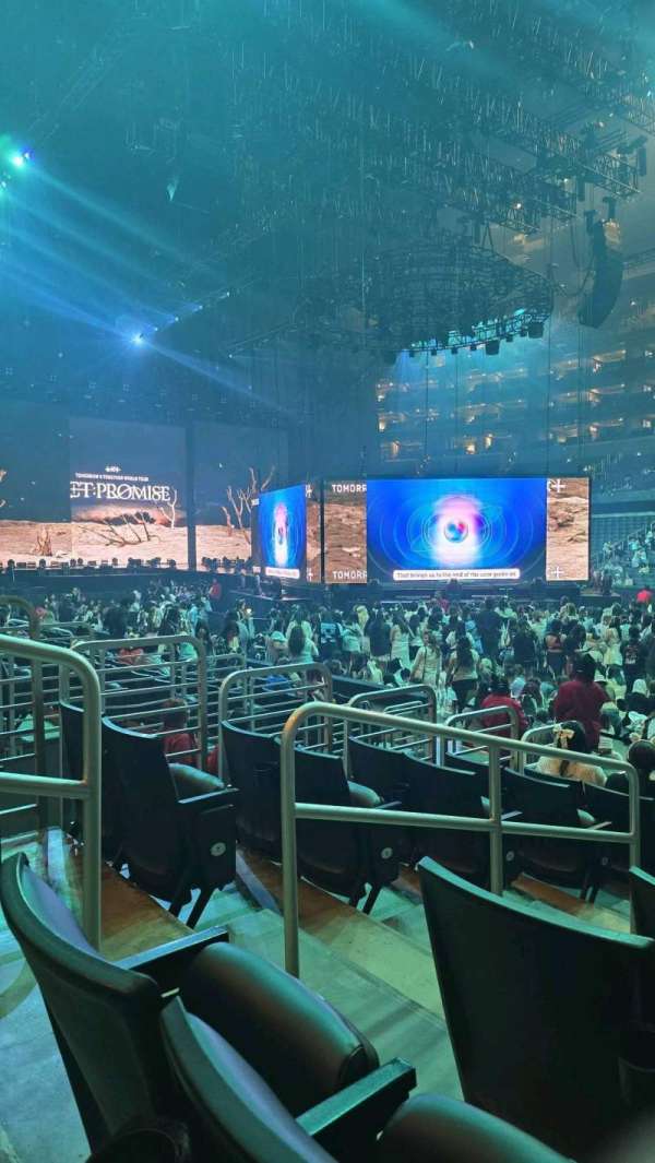 Crypto.com Arena, section: 109, row: 9, seat: 8