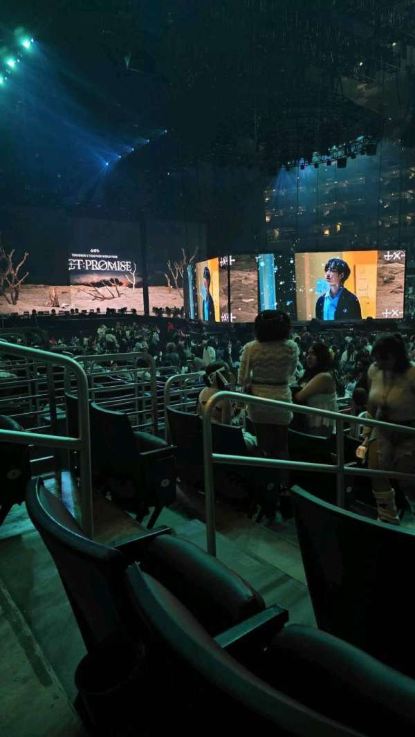 Crypto.com Arena, section: 109, row: 9, seat: 8