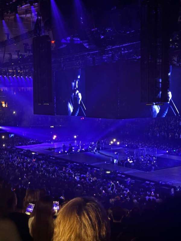 Madison Square Garden, section: 207, row: 7, seat: 12