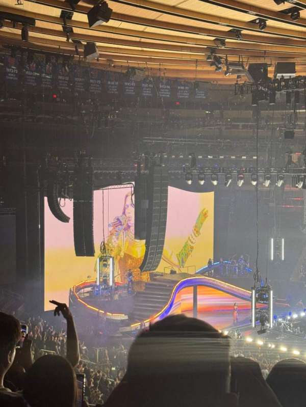 Madison Square Garden, section: 224, row: 6, seat: 18