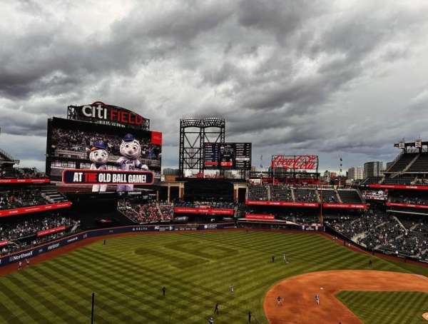 Citi Field, section: 424, row: 2, seat: 11