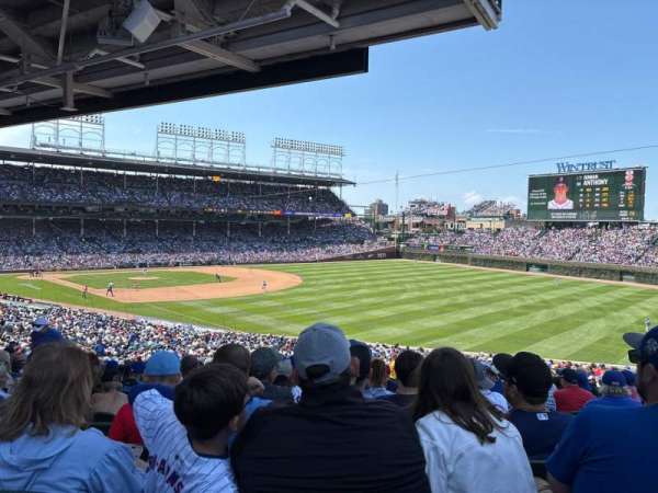 Wrigley Field, section: 231, row: 21, seat: 19