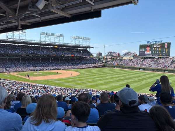 Wrigley Field, section: 231, row: 21, seat: 18