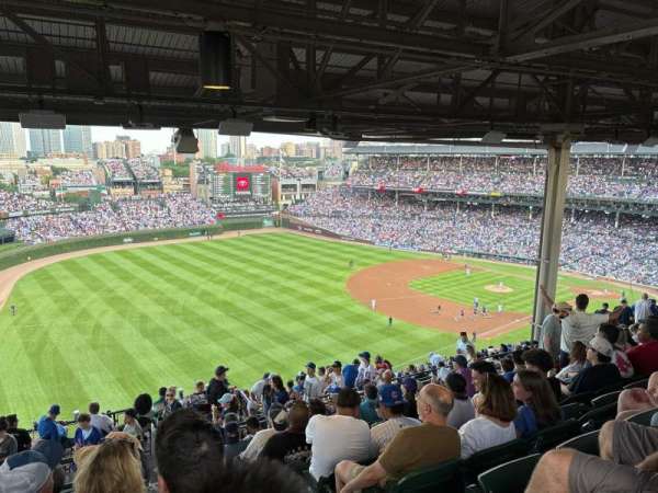 Wrigley Field, section: 404L, row: 9, seat: 17