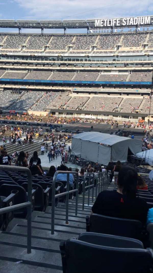 MetLife Stadium, section: 137, row: 28, seat: 31