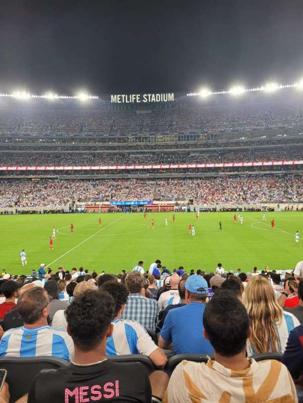 MetLife Stadium, section: 112, row: 22, seat: 9