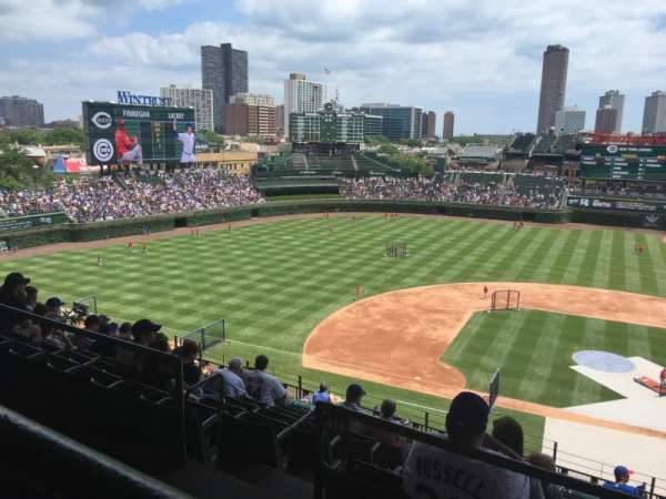Wrigley Field, section: 412L, row: 1, seat: 16
