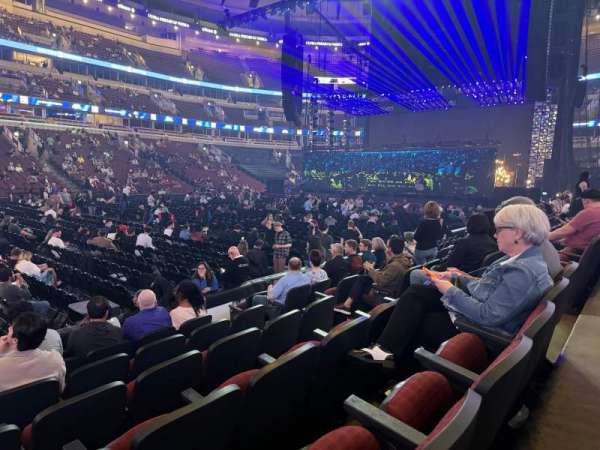 United Center, section: 102, row: 7, seat: 7