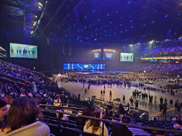 Paris La Défense Arena, section: 107, row: 28, seat: 28