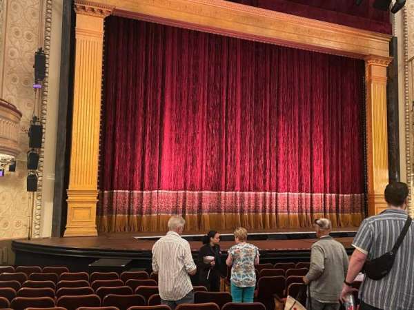 Majestic Theatre, section: Orchestra L, row: M, seat: 13