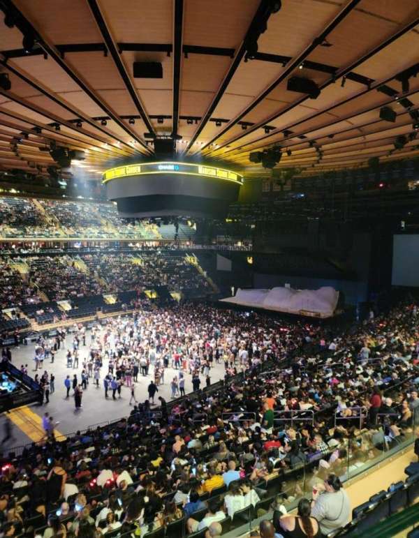 Madison Square Garden, section: 208, row: 1, seat: 14