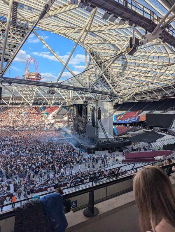 London Stadium, section: 211, row: 50, seat: 325