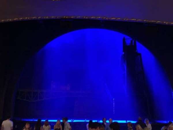 Lunt-Fontanne Theatre, section: Orchestra C, row: R, seat: 109