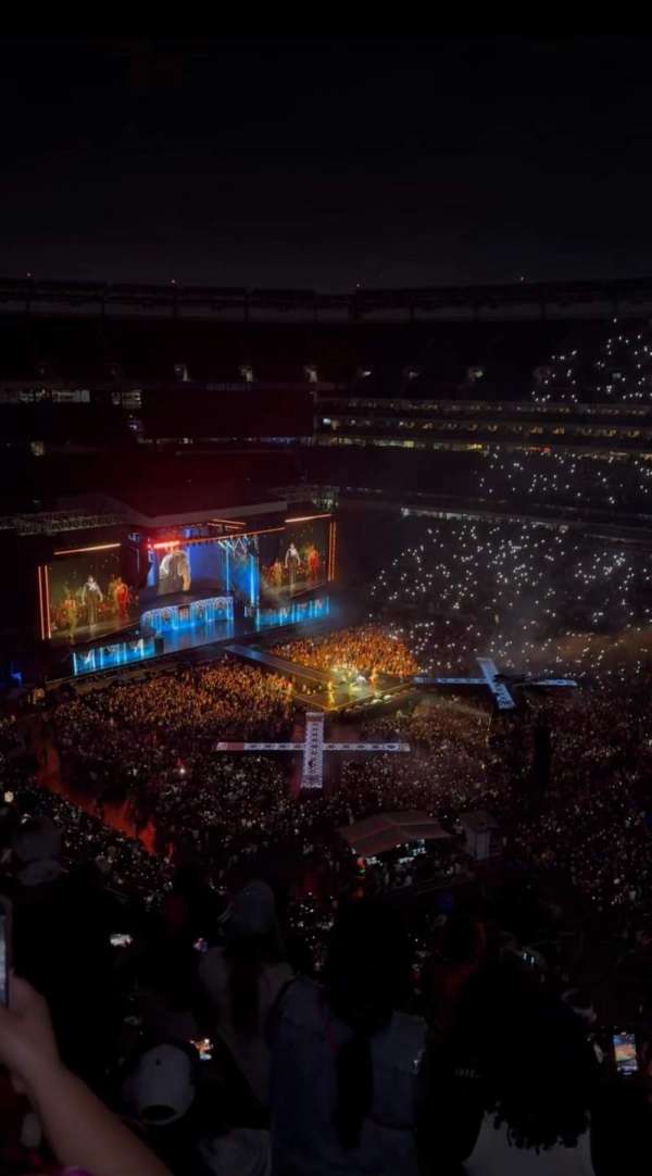 MetLife Stadium, section: 334, row: 12, seat: 4