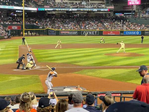 Chase Field, section: H, row: M, seat: 8