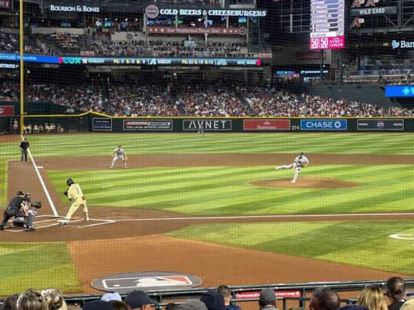 Chase Field, section: H, row: M, seat: 8