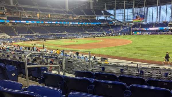 LoanDepot Park, section: 5, row: 4, seat: 6