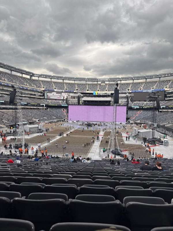 Metlife Stadium, section: 124, row: 38, seat: 23