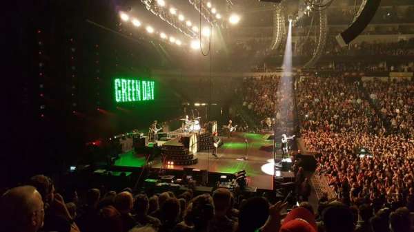 American Airlines Center, section: 121, row: R, seat: 8