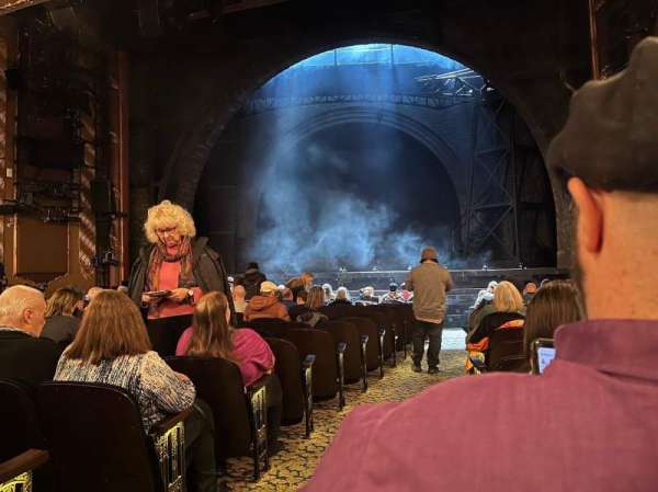 Lunt-Fontanne Theatre, section: Orchestra R, row: Q, seat: 2