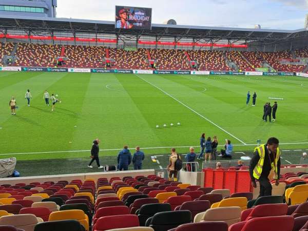 Gtech Community Stadium, section: S104, row: 17, seat: 111