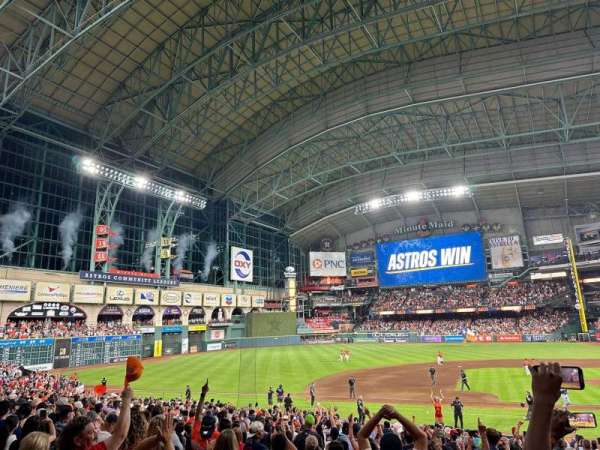 Daikin Park, section: 113, row: 29, seat: 10