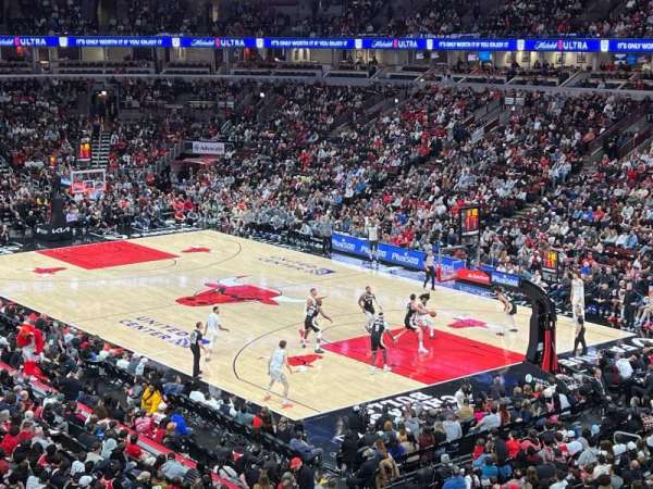 United Center, section: 213, row: 2, seat: 8