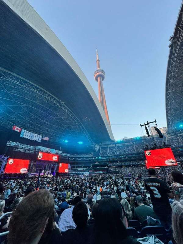 Rogers Centre, section: 135, row: 15, seat: 8