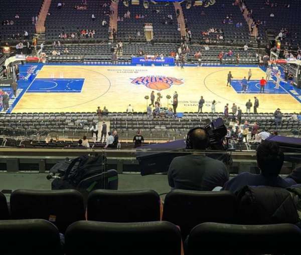 Madison Square Garden, section: 224, row: 3