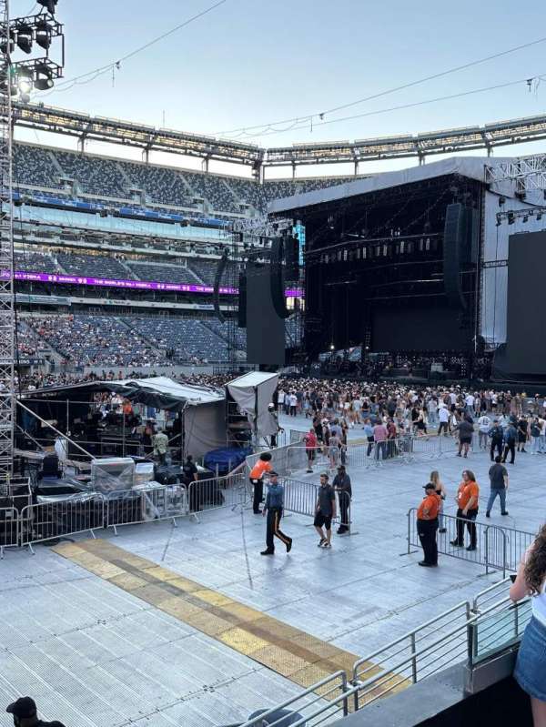 MetLife Stadium, section: 115c, row: 3, seat: 2