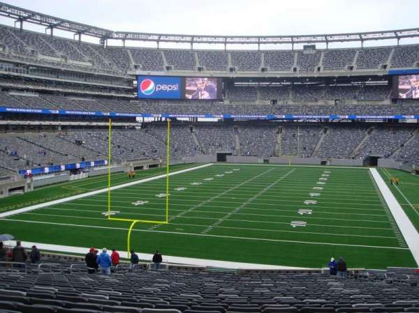 MetLife Stadium, section: 124, row: 37