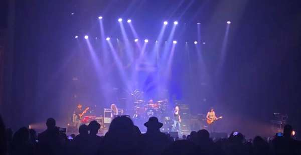 Toyota Oakdale Theatre, section: 206, row: FF, seat: 14