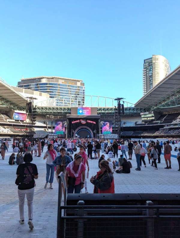 Marvel Stadium, section: L1-24, row: C, seat: 40