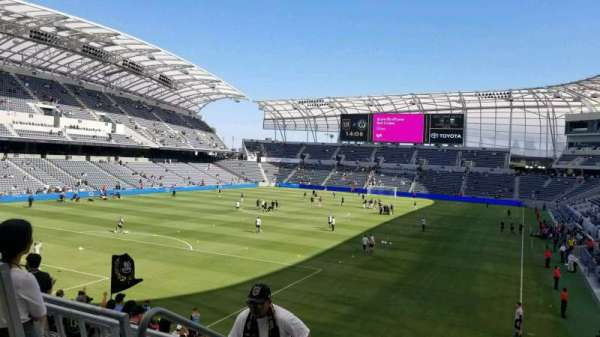 BMO Stadium, section: 101, row: R, seat: 35