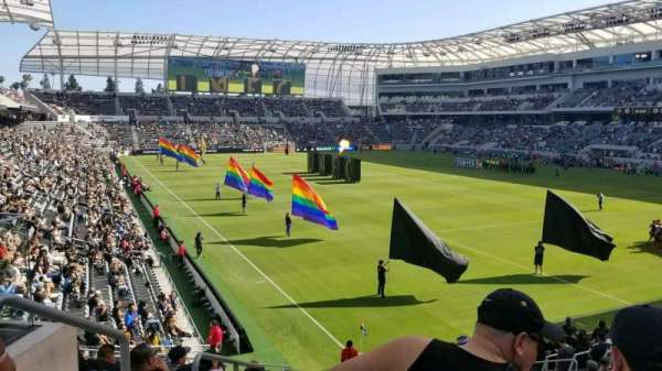 BMO Stadium, section: 107, row: R, seat: 21