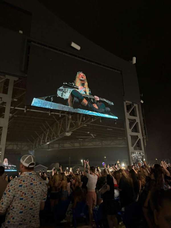 Hollywood Casino Amphitheatre, section: 204, row: VV, seat: 67