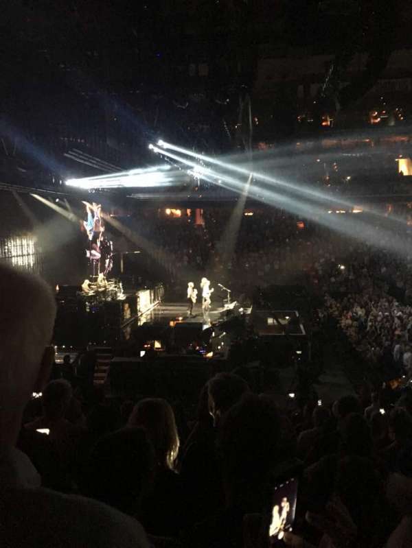 Capital One Arena, section: 120, row: R