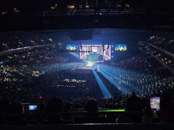Uber Arena, section: 413, row: 14, seat: 6