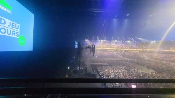 Paris La Défense Arena, section: 402, row: 41, seat: 10