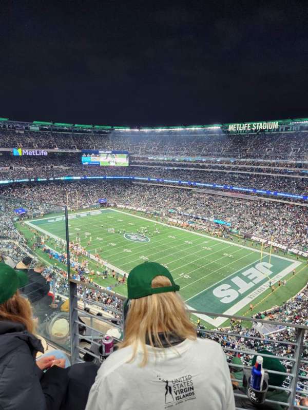 MetLife Stadium, section: 332, row: 6, seat: 10