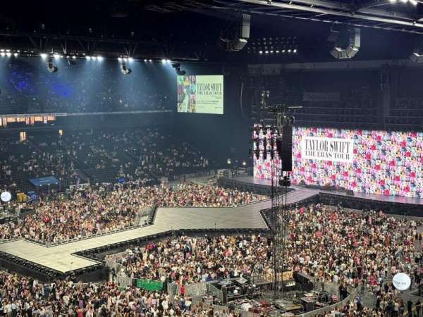 Paris La Défense Arena, section: 415, row: 52, seat: 26