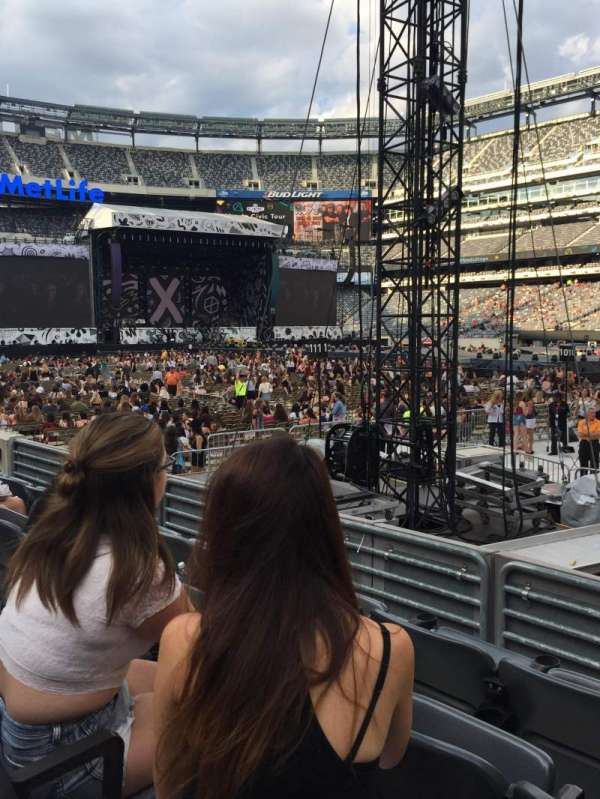 MetLife Stadium, section: 134, row: 4, seat: 4
