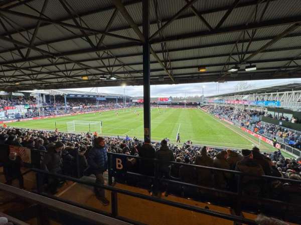 Kenilworth Road, section: Kenilworth Upper B, row: M, seat: 19